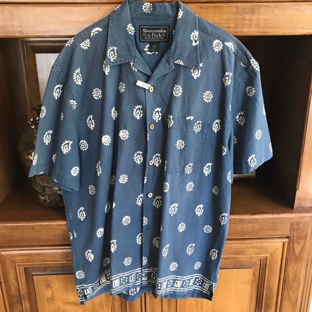 ABERCROMBIE Men's short sleeved shirt-size LARGE but fits like XL